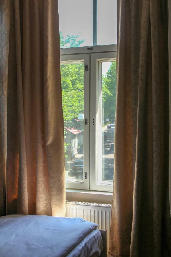 Villa Kadriorg Hostel Tallinn Exterior photo