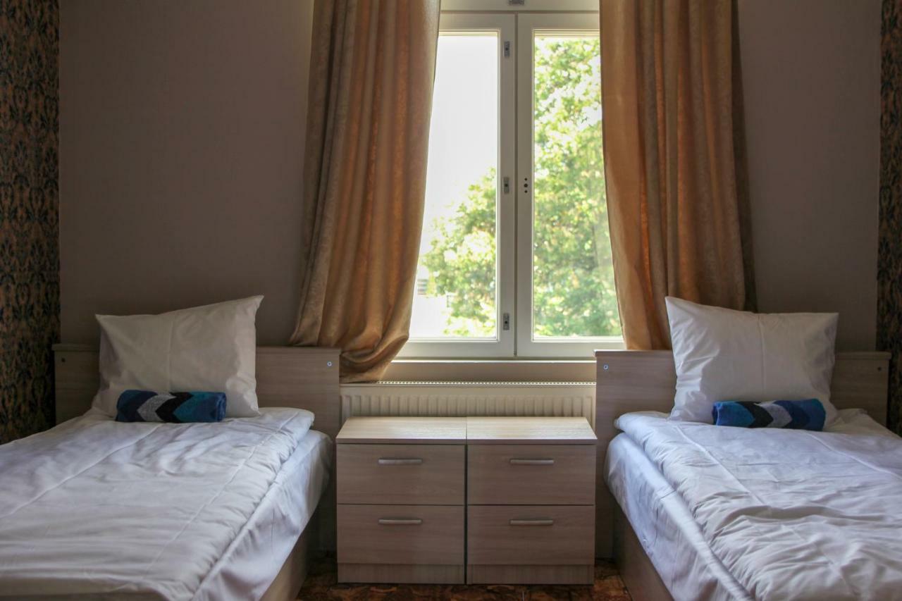 Villa Kadriorg Hostel Tallinn Exterior photo