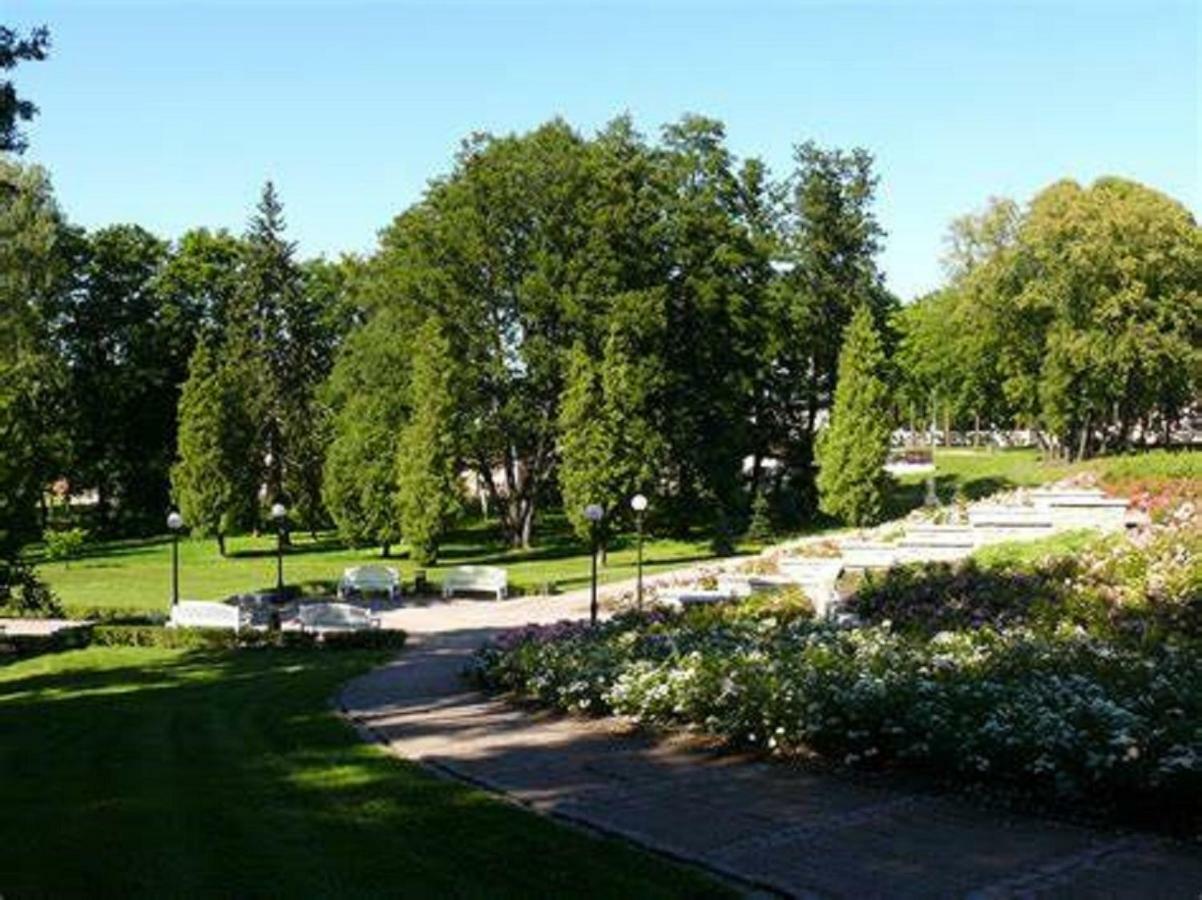 Villa Kadriorg Hostel Tallinn Exterior photo